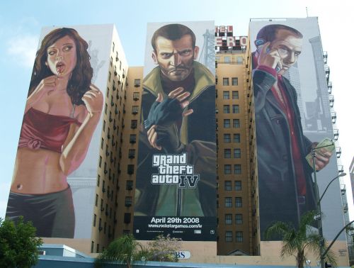 Реклама GTA 4 на стене отеля Figueroa в Лос Анджелесе
